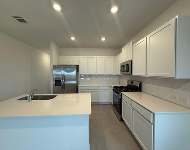 109 Imola St - Photo Thumbnail 16