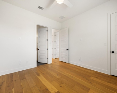 308 E 19th 1/2 St - Photo Thumbnail 20