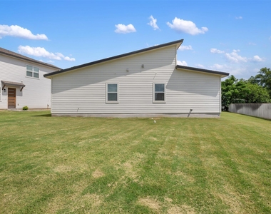 308 E 19th 1/2 St - Photo Thumbnail 28