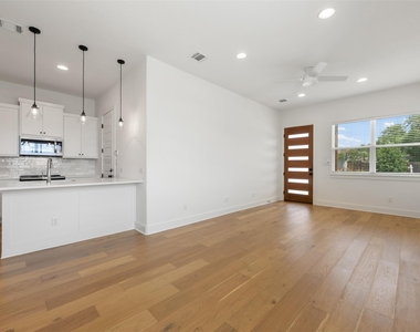 308 E 19th 1/2 St - Photo Thumbnail 6