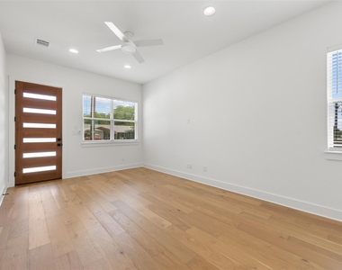308 E 19th 1/2 St - Photo Thumbnail 8