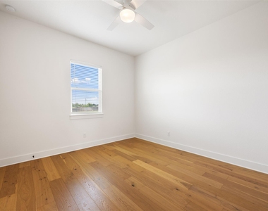 308 E 19th 1/2 St - Photo Thumbnail 19