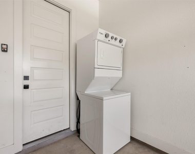 308 E 19th 1/2 St - Photo Thumbnail 24