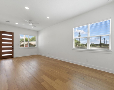 308 E 19th 1/2 St - Photo Thumbnail 7
