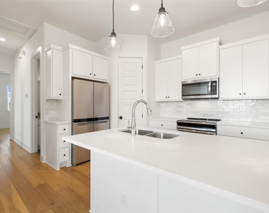 308 E 19th 1/2 St - Photo Thumbnail 11