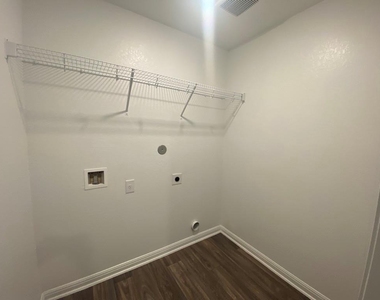 309 Riverdale Drive Dr - Photo Thumbnail 13