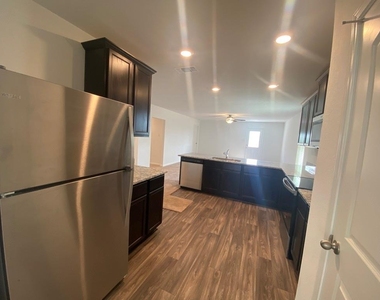 309 Riverdale Drive Dr - Photo Thumbnail 4