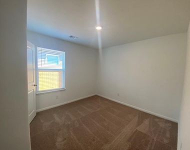 309 Riverdale Drive Dr - Photo Thumbnail 11