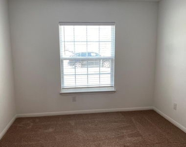 309 Riverdale Drive Dr - Photo Thumbnail 23