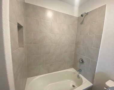 309 Riverdale Drive Dr - Photo Thumbnail 12