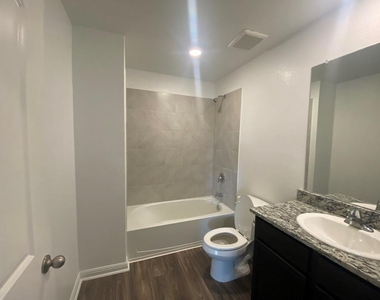 309 Riverdale Drive Dr - Photo Thumbnail 8