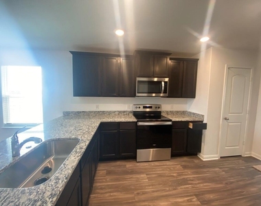 309 Riverdale Drive Dr - Photo Thumbnail 9