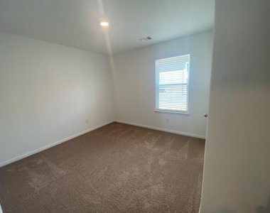 309 Riverdale Drive Dr - Photo Thumbnail 21