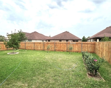 813 Oatmeal Dr - Photo Thumbnail 13