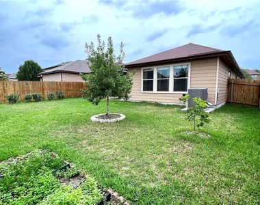 813 Oatmeal Dr - Photo Thumbnail 14