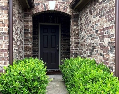 813 Oatmeal Dr - Photo Thumbnail 1