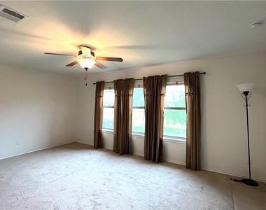 813 Oatmeal Dr - Photo Thumbnail 6