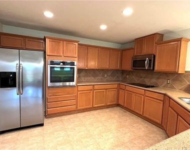 813 Oatmeal Dr - Photo Thumbnail 5