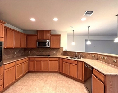 813 Oatmeal Dr - Photo Thumbnail 4