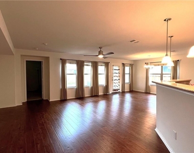 813 Oatmeal Dr - Photo Thumbnail 2