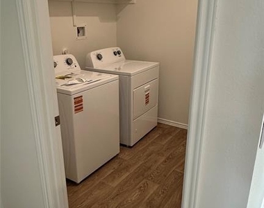 204 Inks Ln - Photo Thumbnail 6