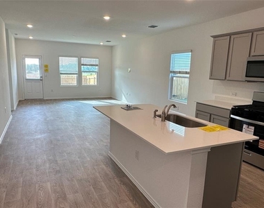 204 Inks Ln - Photo Thumbnail 4