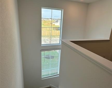 204 Inks Ln - Photo Thumbnail 19