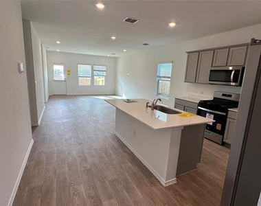 204 Inks Ln - Photo Thumbnail 2