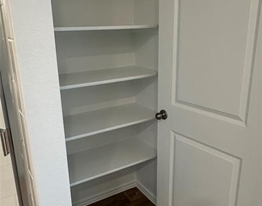 204 Inks Ln - Photo Thumbnail 12