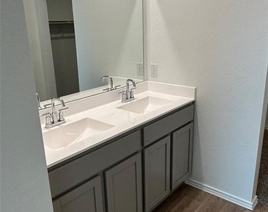 204 Inks Ln - Photo Thumbnail 13