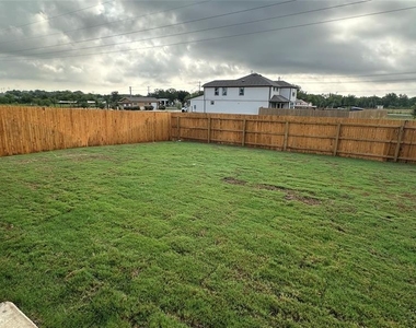 204 Inks Ln - Photo Thumbnail 24