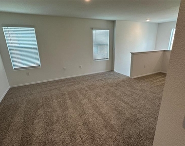 204 Inks Ln - Photo Thumbnail 10