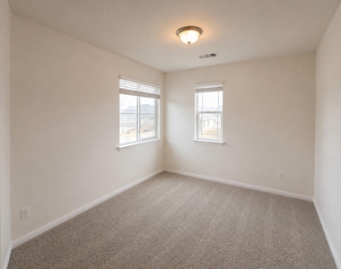 18412 Cumberland Gap St - Photo Thumbnail 12
