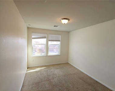 18412 Cumberland Gap St - Photo Thumbnail 7
