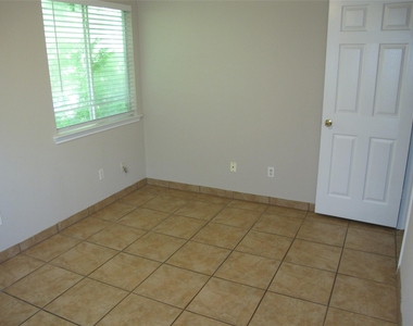 902 Quartz Ct - Photo Thumbnail 21