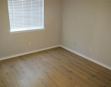 902 Quartz Ct - Photo Thumbnail 20