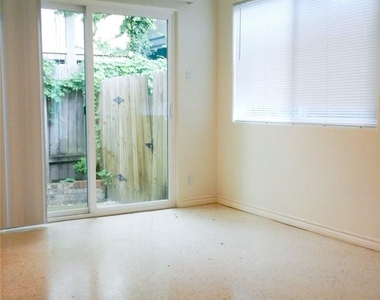 3713 Meredith St - Photo Thumbnail 10