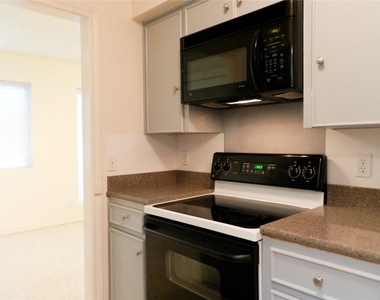 3713 Meredith St - Photo Thumbnail 7