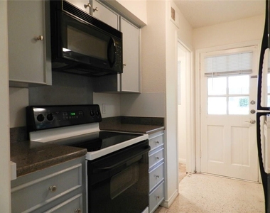 3713 Meredith St - Photo Thumbnail 5
