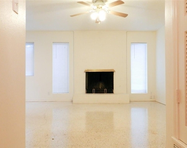 3713 Meredith St - Photo Thumbnail 1