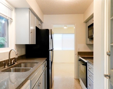 3713 Meredith St - Photo Thumbnail 9