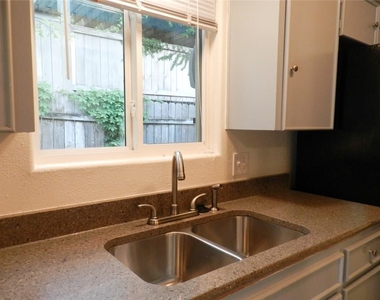 3713 Meredith St - Photo Thumbnail 6