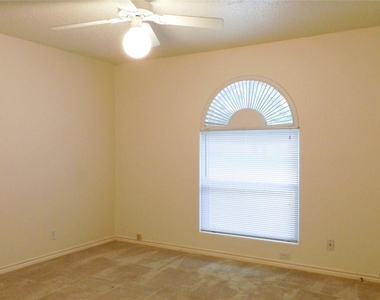 3713 Meredith St - Photo Thumbnail 12