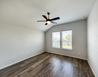 558 Bridgestone Way - Photo Thumbnail 17