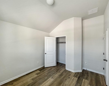 558 Bridgestone Way - Photo Thumbnail 28