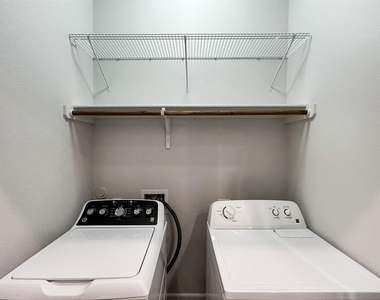 558 Bridgestone Way - Photo Thumbnail 13