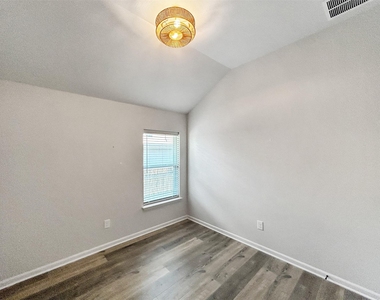 558 Bridgestone Way - Photo Thumbnail 24