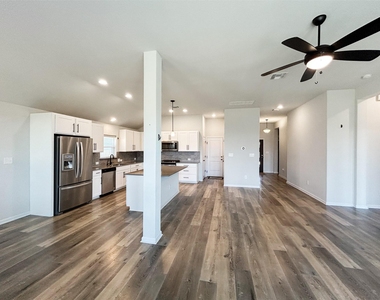 558 Bridgestone Way - Photo Thumbnail 8
