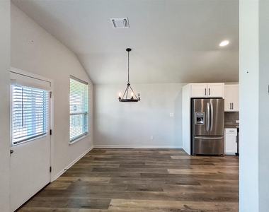 558 Bridgestone Way - Photo Thumbnail 9