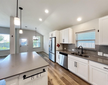 558 Bridgestone Way - Photo Thumbnail 14